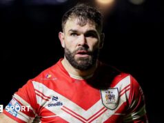 Alex Walmsley: St Helens afastado dos gramados por seis semanas devido a uma lesão no pé