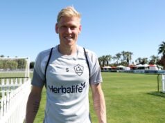 Galaxy D estende Jakob Glesnes até 2028-29.