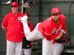 Red S Hunter Greene será submetido a uma ressonância magnética para verificar a rigidez do cotovelo direito.