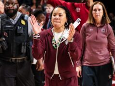 Ex-técnicos que jogaram em Israel estão tentando voltar para casa.