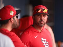 “Cartões estendem o técnico Oliver Marmol até a temporada de 28”.