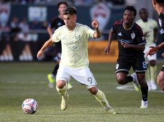 Um dínamo bem descansado cumprimenta os lutadores Timbers.