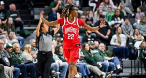 Resumo das 25 melhores mulheres: Elena Arnisalo ajuda a 21ª posição da Carolina do Norte a vencer a 12ª Duke