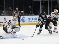 Arvid Soderblom postou o primeiro shutout quando os Blackhawks derrotaram os Mammoths.