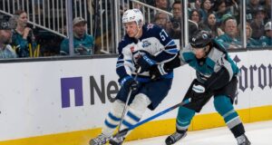 Kiefer Sherwood assinou uma extensão de 5 anos no valor de US$ 28,75 milhões com os Sharks.