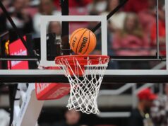 Lamar se separou do técnico Alvin Brooks.