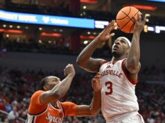Louisville ultrapassa Syracuse com chutes fortes e profundos.