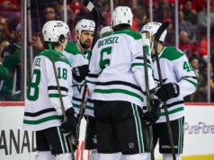 Os Stars debandaram os Flames, estendendo sua seqüência recorde de vitórias do clube para 10 jogos.