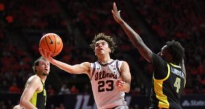 Andrej Stojakovic fez um double-double na vitória do 11º colocado do Illinois sobre o Oregon