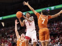 O número 20 do Arkansas vence o adeus da SEC, passando pelo Texas.