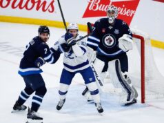 Jets superam Lightning enquanto Connor Halebuyck vence Andrei Vasilevskiy