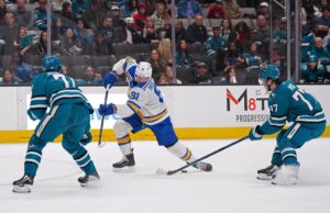 Os Blues ultrapassaram os Sharks com um gol de Robert Thomas no OT.