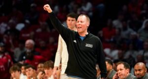 A UMass teve um rali tardio, entregando sua primeira derrota para Miami (Ohio).