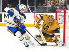 Ukko-Pekka Luukkonen, os escaldantes Sabres derrotaram os Cavaleiros de Ouro.