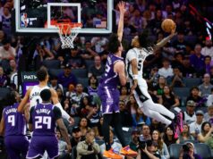 Surging Spurs parecem chamar a atenção enquanto hospedam o Sol.