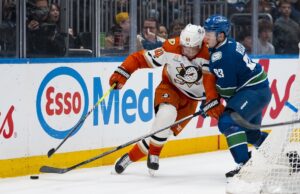 Os Ducks derrotaram os Canucks em outra vitória de recuperação.