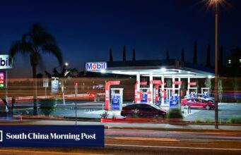 O crescimento económico dos EUA caiu para 0,7% no quarto trimestre, aumentando as preocupações com a inflação