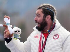 ‘SvendIt’: esquiador alpino paraolímpico no modo estrela do rock