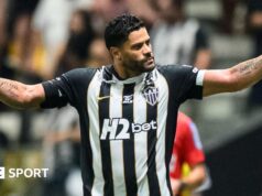 23 jogadores receberam cartões vermelhos após uma grande briga entre Cruzeiro e Atlético Mineiro na final da Copa do Brasil.