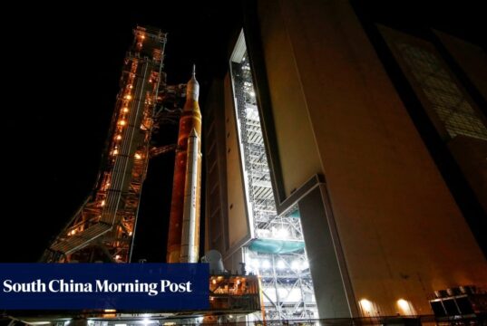 A NASA autorizou o lançamento do foguete lunar Artemis em abril com 4 astronautas.