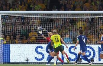 O goleiro japonês fez uma defesa brilhante