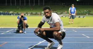 O medalhista olímpico de velocidade Curley cumpriu suspensão de dois anos