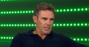 Freddy diz a Lomax para ‘continuar’