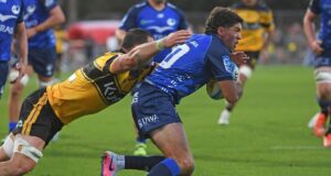 Sem Lomax, sem poder vence enquanto os furacões terminam fortes