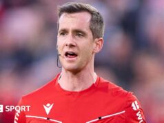 Um protocolo racista foi desencadeado pelo árbitro no jogo da La Liga entre Elche e Espanyol