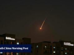 A guerra EUA-Israel contra o Irã interrompe 54 voos para Hong Kong e Oriente Médio, enquanto o espaço aéreo permanece fechado