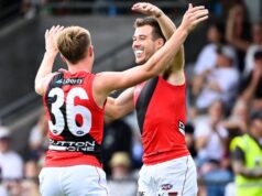 Os bombardeiros procurados agora são o inimigo enquanto os Hawks se preparam para a batalha