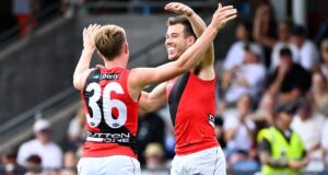 Os bombardeiros procurados agora são o inimigo enquanto os Hawks se preparam para a batalha