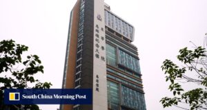 O Tung Wah College revisará sua candidatura ao status de universidade em abril.