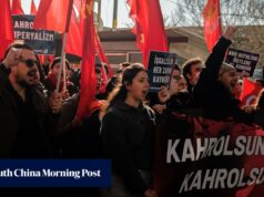 Jornalistas turcos presos por filmar perto da base da OTAN que hospeda tropas dos EUA.