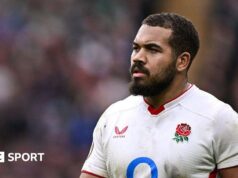 Six Nations 2026: Ollie Lawrence da Inglaterra fora da partida contra a Itália devido a uma lesão no joelho