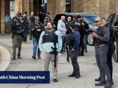 A polícia está respondendo a uma denúncia de um atirador ativo em uma sinagoga de Michigan.