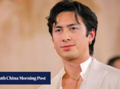 A estrela do Hot Rivals, Hudson Williams, criticou os comentários racistas e homofóbicos dos fãs.