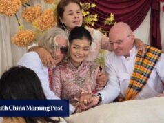 Ela se casou com dois homens ao mesmo tempo na Tailândia – e sua mãe concorda com isso.