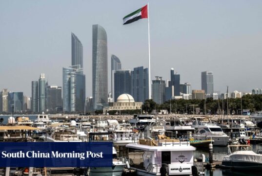 A China ficou presa entre o Irão e os estados do Golfo enquanto Teerão lançava uma ofensiva no Médio Oriente.