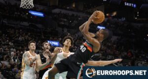 Harrison Barnes: Termina sequência de 364 jogos com 40 pontos. O Spurs venceu o Filadélfia.