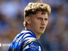 Ciaran Donoghue: Bath fly-half assina extensão de contrato