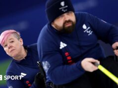 Rolinhos de cadeira de rodas da Grã-Bretanha derrotados pelos coreanos mais bem classificados.