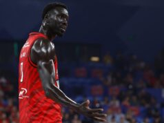 O Perth Wildcats caiu nas finais da NBL com uma derrota de 14 pontos para o Sydney Kings no segundo jogo das semifinais.