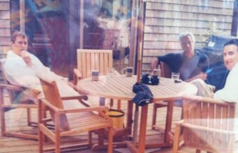 Em roupões de banho com Epstein: uma foto inédita do ex-príncipe Andrew e Peter Mandelson foi revelada