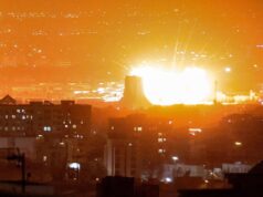 Irã: “Nunca desistiremos” e pede desculpas ao Golfo. Israel ataca primeiros depósitos de petróleo – Notícias