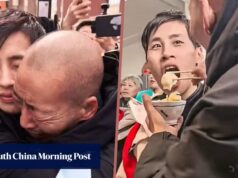 Homem chinês adotado por família canadense reencontra o pai biológico após ser abandonado