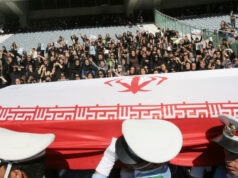 Nasir Hijazi é um jogador de futebol que desafia Khamenei e seu aiatolá