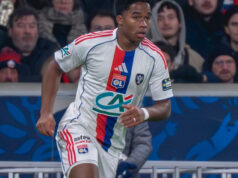 Ele dá assistência, chuta a moto, joga ‘Messiânico’, mas Andric não marca e Leon erra.