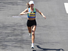 O carro líder comete um erro e os líderes ficam sem pódio