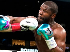 Mayweather lutará contra o multicampeão de kickboxing antes de sua revanche com Pacquiao